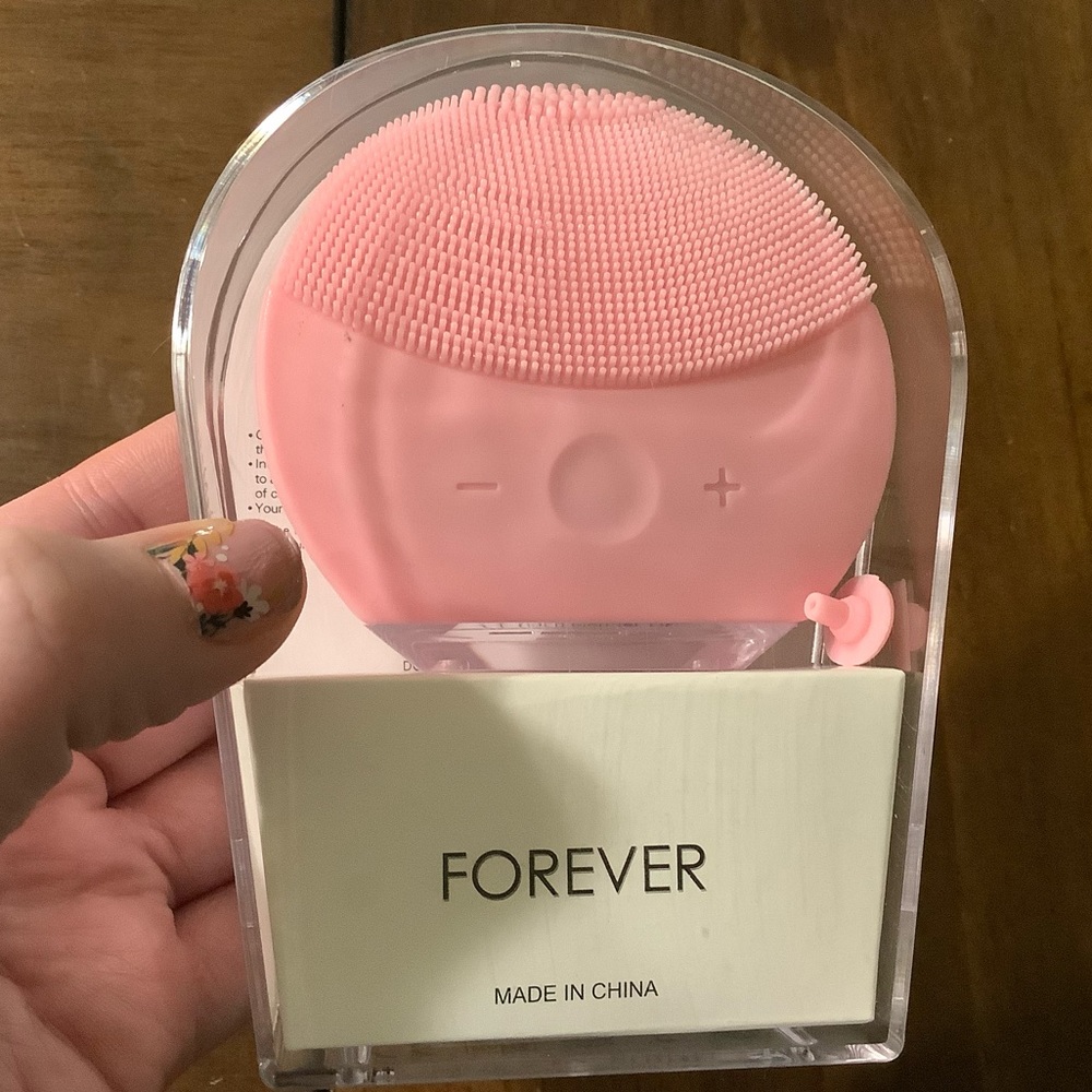 Forever Facial Cleansing Device NWT